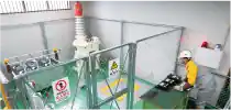 絶縁用保護具の耐電圧試験